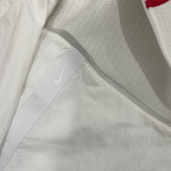 NIKE WINDBREAKER SIZE LARGE - Picture 5 of 6